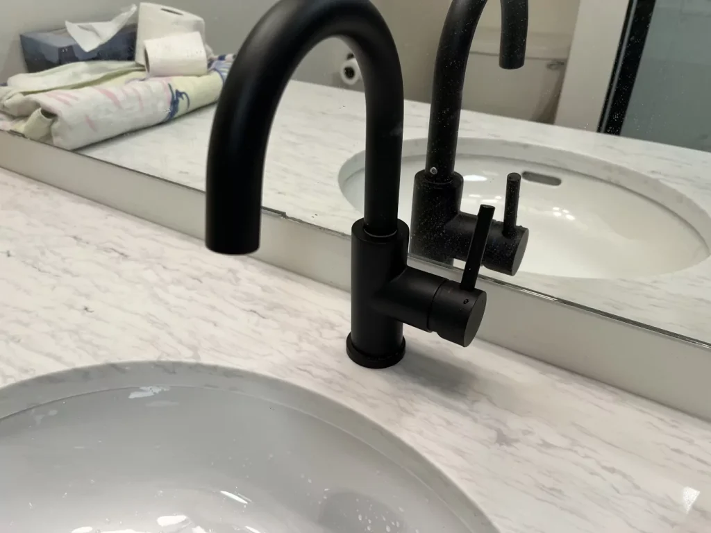 Black bathroom faucet